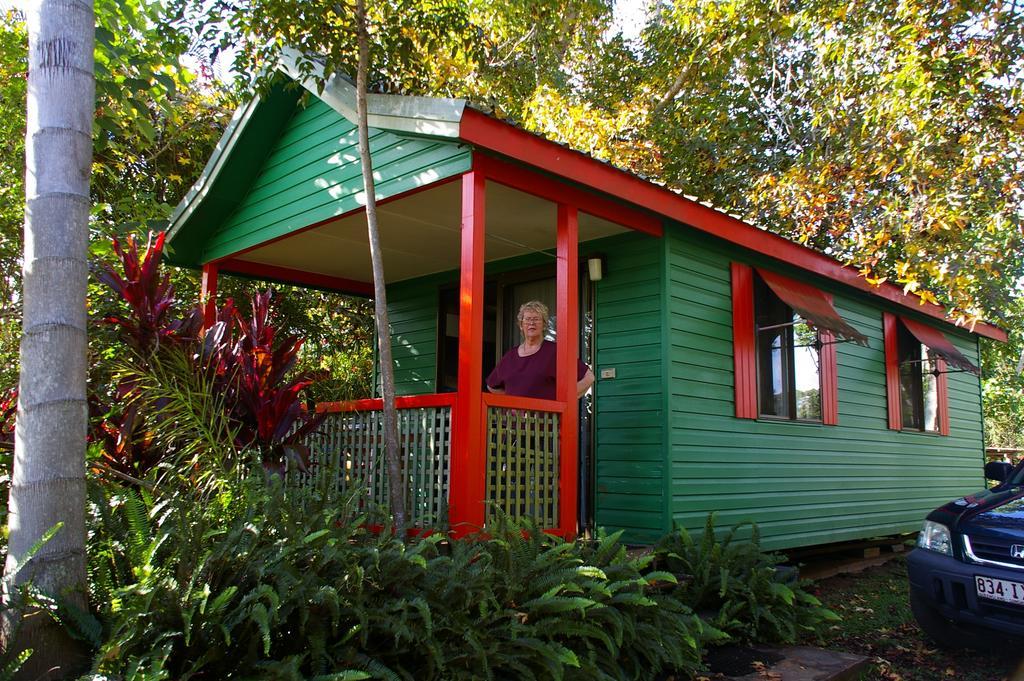 Lake Eacham Tourist Park & Cabins Bilik gambar