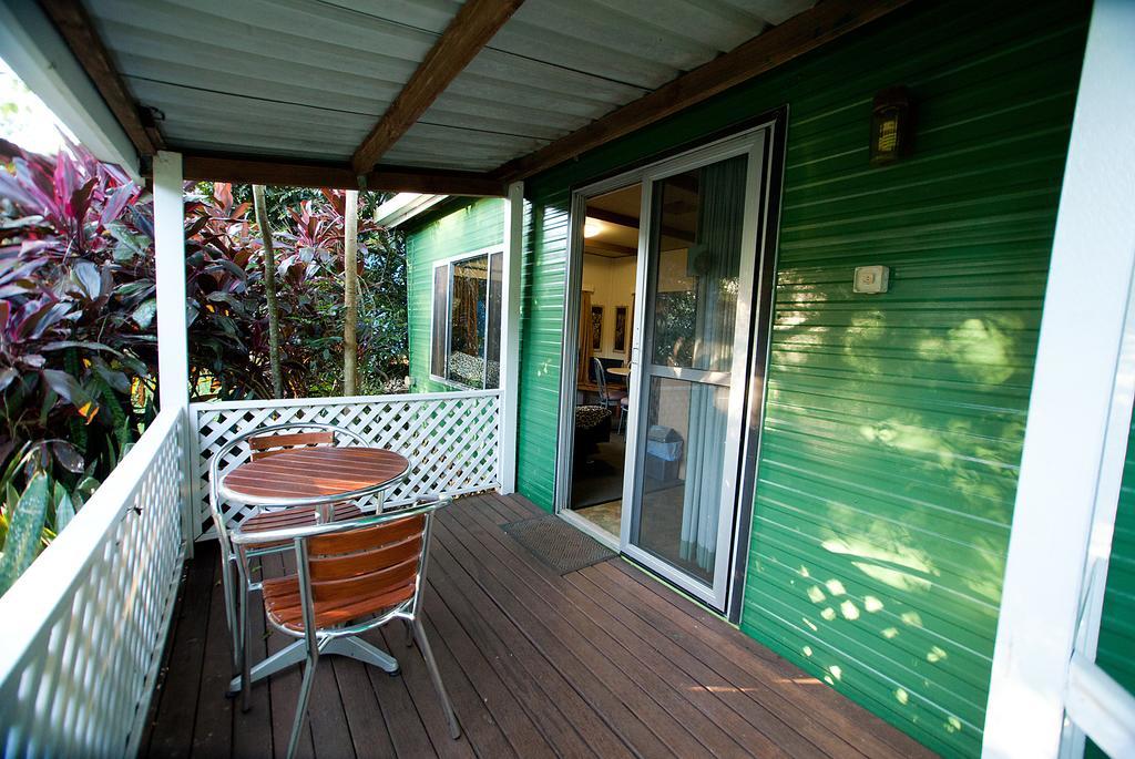 Lake Eacham Tourist Park & Cabins Bilik gambar