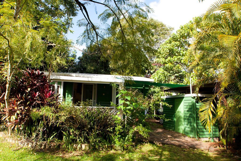 Lake Eacham Tourist Park & Cabins Bilik gambar
