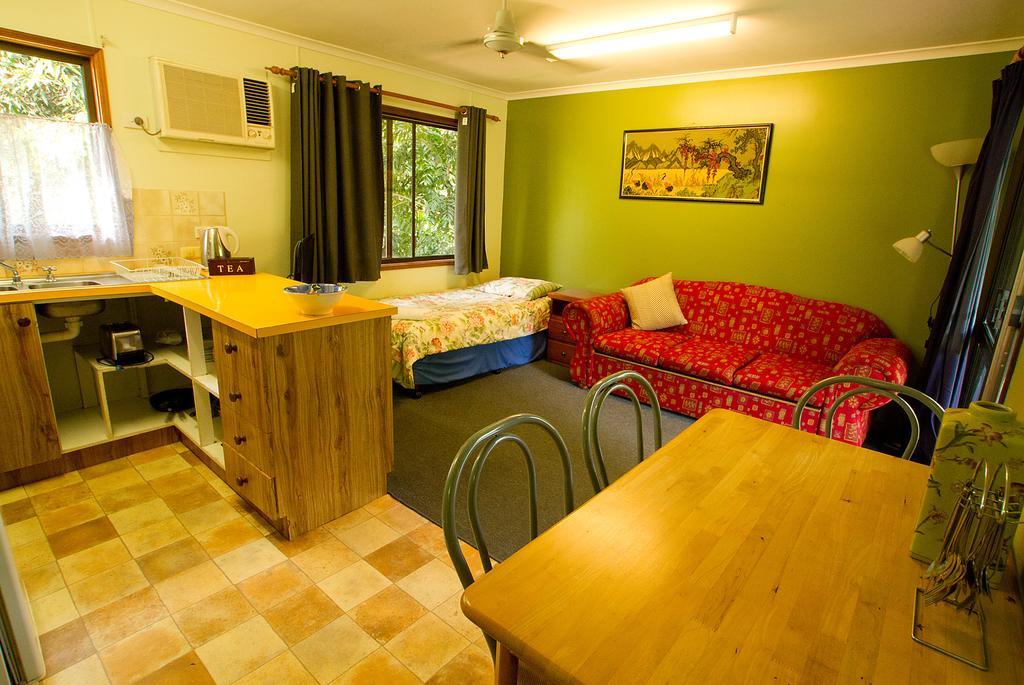 Lake Eacham Tourist Park & Cabins Bilik gambar